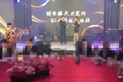 影/迎賓辣妹片！明仁會大直春酒「黑道跆拳學霸」坐主桌　港黑幫「和勝和」高層也出席
