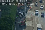 快訊/國1南下林口段驚傳火燒車！小客車現火龍亂舞車流回堵2公里