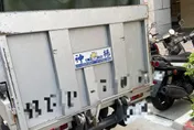 段宜康發文抱怨機車遭違停貨車阻擋出入　網友留言：感謝陳歐珀
