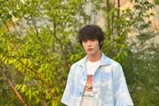 男偶像消失大半年！竟被捕捉在街頭「賣包子」…低調承認：靠雙手努力生活
