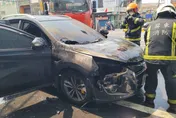 影/枋寮驚傳火燒車白煙瀰漫道路　「車頭全燒毀」幸無人傷亡
