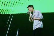 周湯豪香港處女秀嗨炸！ Tyson Yoshi脫上衣「肌情迎戰」全場瘋狂