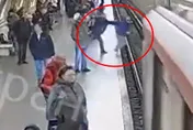 影/生死一瞬間！15歲少年月台候車　突遭陌生男子推落鐵軌...下場曝光網全嚇傻