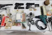 影/高雄警攻堅破地下兵工廠！跨縣市逮毒蟲查扣3把槍