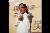 柯文哲核心支持者全跑了？！林濁水看完最新民調驚吐「1字」