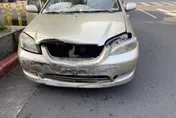 影/8旬翁開車撞飛騎士　南港車站前爆恐怖車禍！19歲男命危送醫