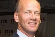銀行業火燒屁股…矽谷銀行CEO夫妻飛夏威夷避風頭　住億元豪宅愜意度假