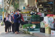 連蛋都要排2hrs！呂文婉一早出發「前面還站20人」　她搶到「這數量」嗨翻