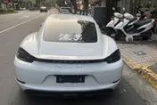 沒品！PO網炫耀 5百萬保時捷跑車合照　被車主打臉他惱羞成怒砸車洩憤
