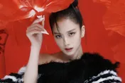 影/Jisoo個人專輯《ME》形象片釋出！黑紅造型超奢華　YG：BLACKPINK中成本最大