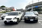 快訊/慘了！CR-V擊落勞斯萊斯「Ghost」　她聽到維修費「這天價」大傻眼