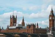 因應經濟走疲通膨放緩！英國央行降息1碼至3.75%