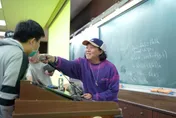 小人睽違10年再發歌！隨專輯展開校園巡迴講座　好友大支、熊仔驚喜現身相挺