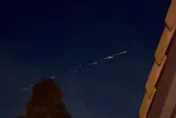影/加州上空突現「數顆火球」劃過夜空　民眾看傻眼：外星人來了嗎