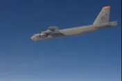 影/美B-52轟炸機掃過邊境　俄羅斯急派蘇愷35升空防禦