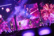 直擊/BLACKPINK一登場萬人坐好！Jennie夯曲跳錯　對視Lisa害羞笑場