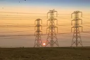 經長稱電價漲11%比韓國少　鍾沛君：忘了基本工資比韓國少很多？