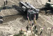 陸軍工兵清淤翻車　2人手部骨折急送醫！8軍團回應了