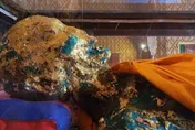 影/神力？泰國高僧圓寂22年遺體未腐、全身泛翠綠色　住持曝：當初火化燒不起來