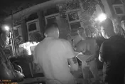 男還不出8萬債務...債主竟當街持棍堵人　警循線80分鐘內逮人