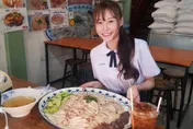 1小時嗑掉3kg！台正妹成功挑戰巨無霸雞肉飯　驚人食量嚇壞泰國人
