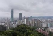 今變天雨也來！氣溫溜滑梯剩16°C　「春雷乍響」濕涼3天到下周