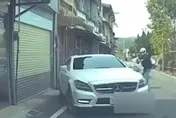 被開3槍還不怕？毒品通緝犯拒檢竟開車撞警　同夥想從後門溜一併被逮