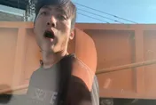 影/惡質！高雄砂石車大白天逼車攔車飆國罵　駕駛慘了！