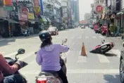 快訊/高雄「路吞車」驚悚畫面曝！還好女騎士沒一起被吃進去