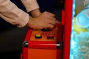 汐止7間娃娃機台遭破壞！損失2萬多元　鐵工男落網竟一毛不剩