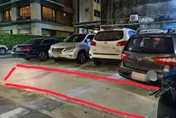 停車場違法擅自拆人行道　北市議員怒轟：市府淪行人地獄幫兇