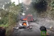 影/廖老大又出事啦！車隊賽車山路奔馳突「火燒車」　整輛燒光光只剩骨架