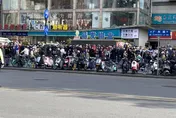 影/馬英九訪陸兩岸破冰　DAY2赴南京拉貝故居　數百人龍「隔街」圍觀畫面曝！
