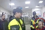 半夜搭小黃不付錢躲超商　醉漢譙警還出腳狠踹遭逮