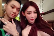 連千毅生日趴超嗨！日文女神「胸前開大洞」滿場跑　嬌喊：為老闆放福利