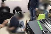 明仁會宜蘭分會再度被掃！13惡煞因熱炒店糾紛攔車砍人　警一網打盡