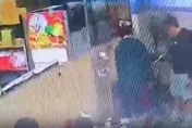 壽司郎事件再現！2屁孩對玉米濃湯鍋吐口水　超噁影像曝光