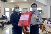 59歲勇警退休前對決33歲通緝犯　遭抓傷仍負傷追捕壓制逮人