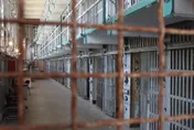 何必硬要為男！他痛扁同房獄友逼「用嘴巴」　噁爛行徑法官這樣判