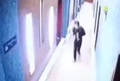 情侶入住飯店半夜突遭「怪人摸摸」　男友驚醒一看嚇傻：你誰啊？