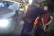 刁民一年打上千通電話亂報案　蘆洲警執法過當撬門上束帶遭記大過處分