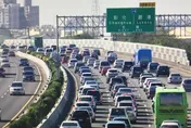 快訊/連假首日國1彰化路段變大型停車場　時速不到40公里出遊民眾怨掃興