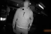 糗！摩鐵遇警盤查原已過關　他拿手機時掉出1包這東西下場慘了