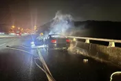 快訊/台中國3驚傳火燒車！BMW燃燒變火球　駕駛跳車躲一劫