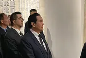 影/馬英九訪陸兩岸破冰　訪四行倉庫拍手佩服楊惠敏　馬喜收「神秘大禮」