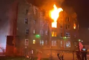 影/美底特律公寓驚傳暗夜大火11人受傷　建築物付之一炬