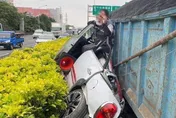 影/天公庇佑！國1奪命車禍撞擊瞬間曝光　駕駛竟奇蹟撿回一命