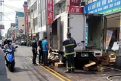 貨車載鞭炮突起火！彰化男子被炸傷「意識不清」送醫急救