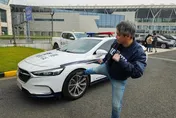隨馬英九訪陸作勢「腳踹警車」喊「反攻大陸」　政大教授刪文反省「屁孩行為」