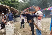 架式十足！「辣個男人」化身部落頭目體驗《射耳祭》：感覺彷彿回到了軍中